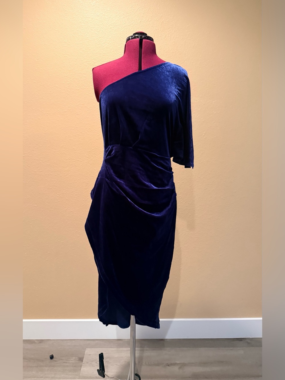 One-Shoulder Velvet Midi Dress in
Navy